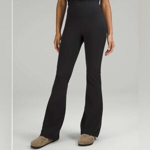 Lululemon Groove Super-High-Rise Flared Pant *Nulu
Black